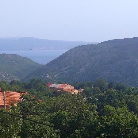 Apartman Sous les rochers Grižane Extérieur photo