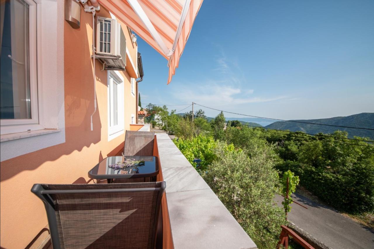 Apartman Sous les rochers Grižane Extérieur photo