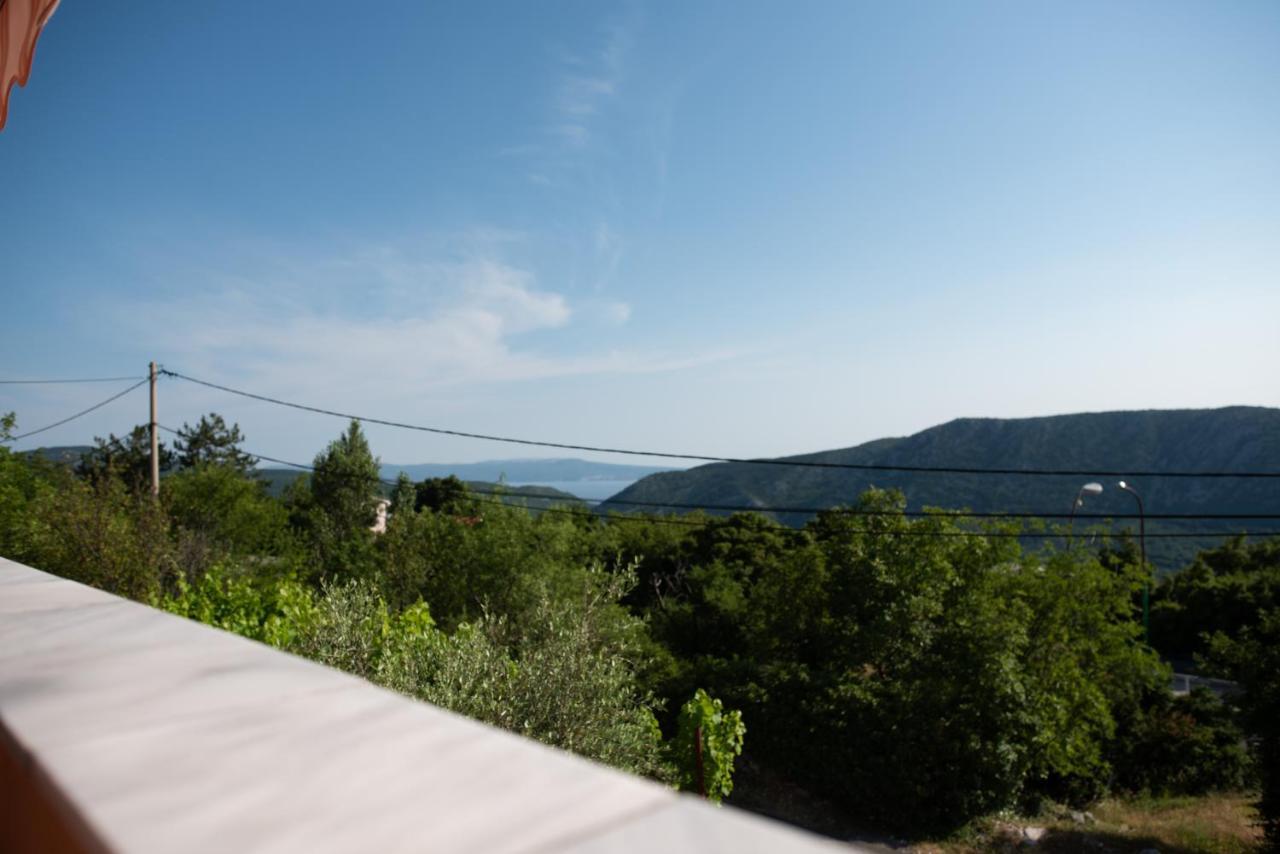 Apartman Sous les rochers Grižane Extérieur photo
