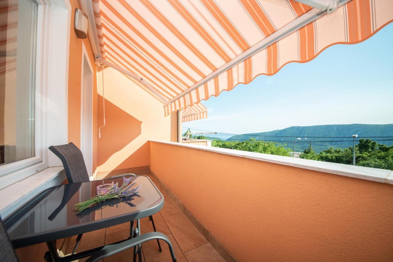 Apartman Sous les rochers Grižane Extérieur photo