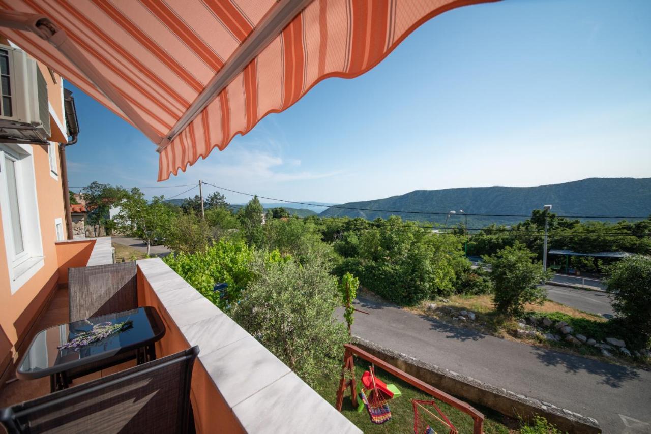 Apartman Sous les rochers Grižane Extérieur photo